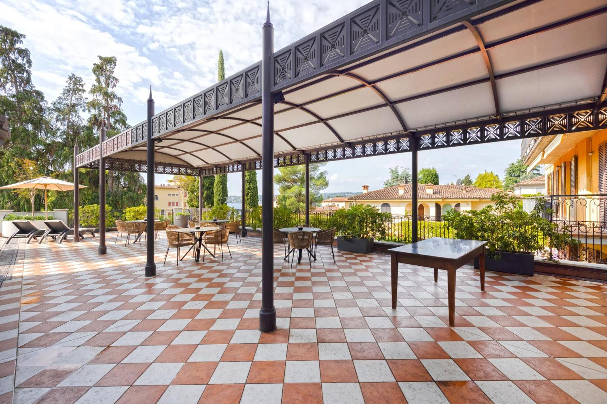 Gardone Palace Hotel Гардоне Ривера Екстериор снимка
